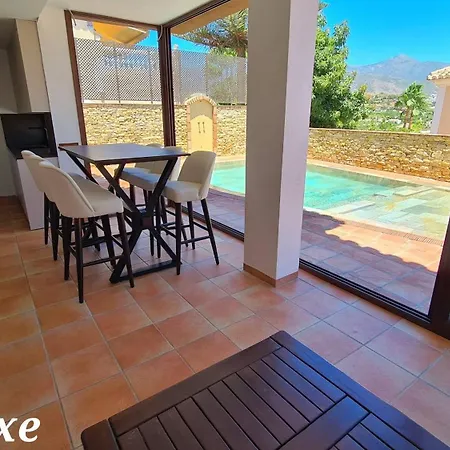 Deluxe Silhouse Villa