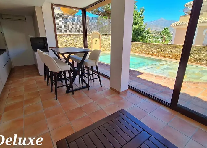 Deluxe Silhouse Villa