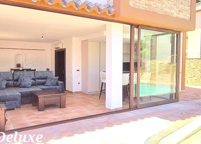 Deluxe Silhouse Villa